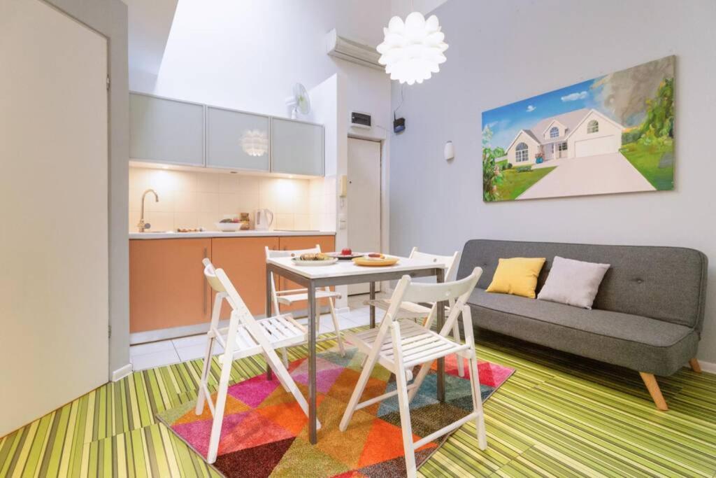 Apartment Cupcake 2 Bedroom Loft Apt In Location! *