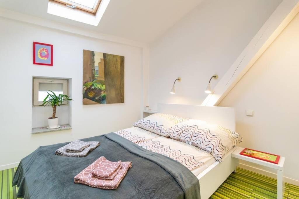 Apartment Cupcake 2 Bedroom Loft Apt In Location! Krakow