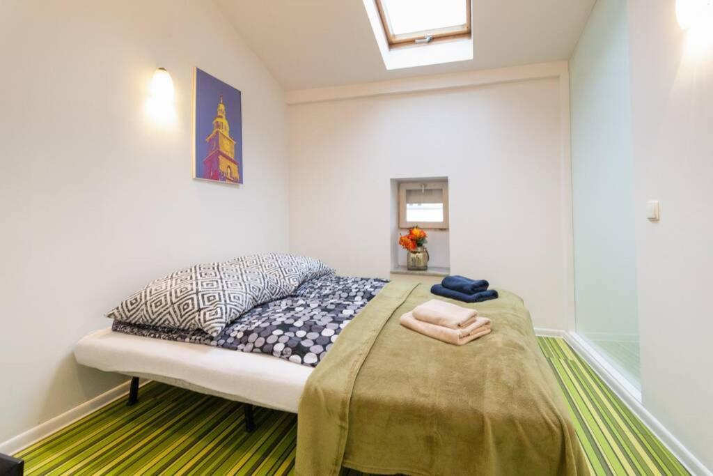 Cupcake 2 Bedroom Loft Apt In Location! * Krakow