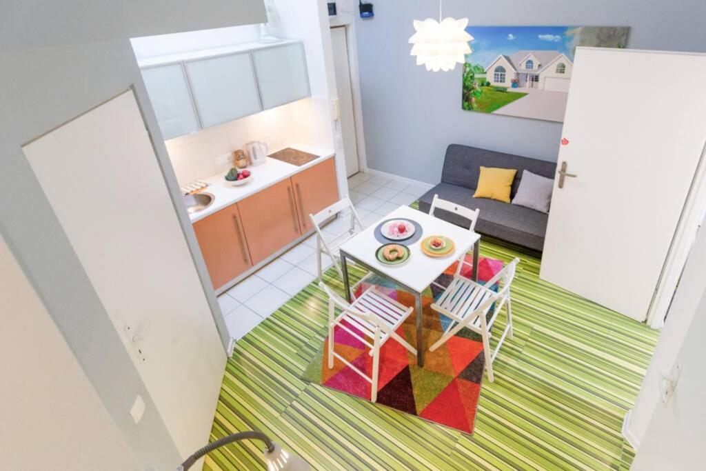 Apartment Cupcake 2 Bedroom Loft Apt In Location!